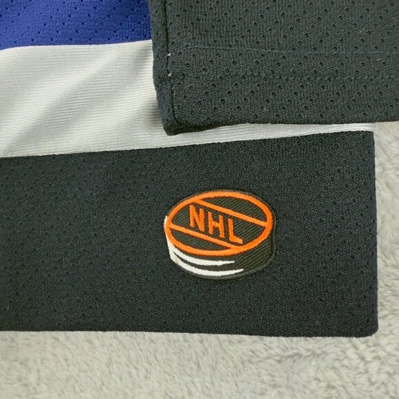 CCM Vintage Vancouver Canucks Hockey Jersey Youth Size S - Picture 9 of 15